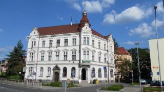 ve dvoře
